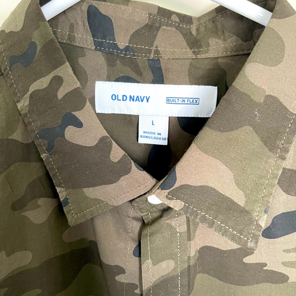 Old Navy Short Sleeve Men’s button Shirt L
